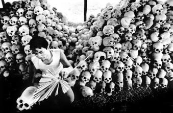 红色高棉大屠杀：左倾政策导致三百万人死亡(骷髅堆成山)